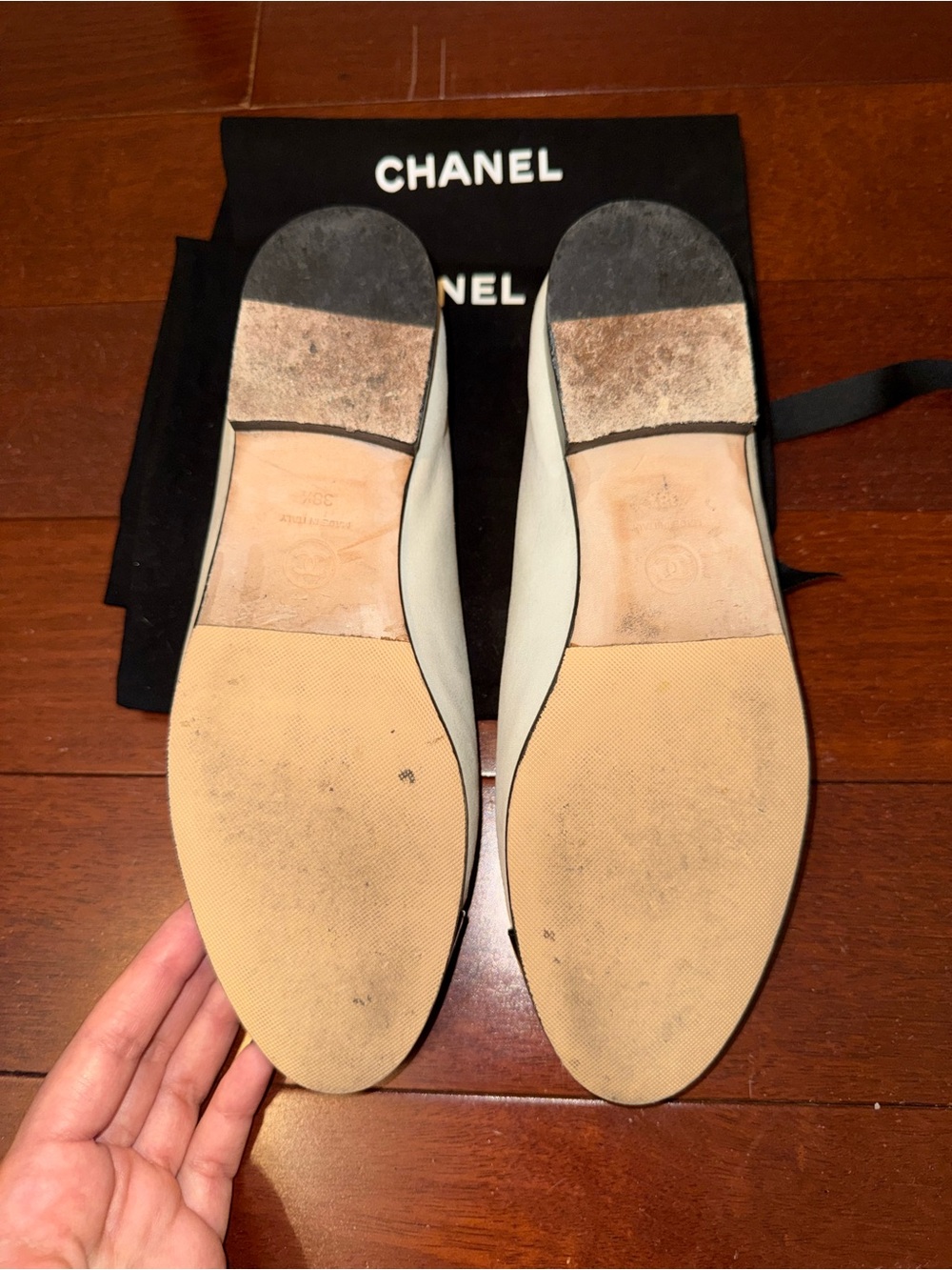 CHANEL Two-Tone Leather Ballet Flats in White and Black - Picture 6 of 9